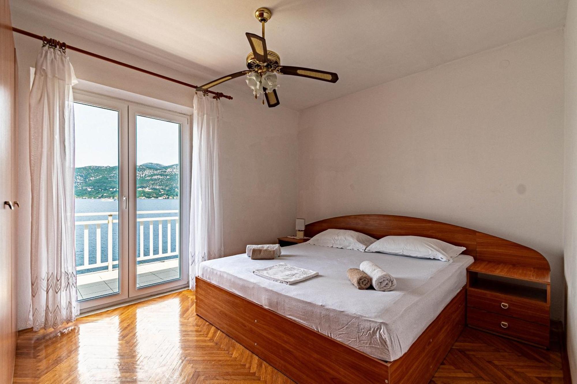 Apartments By The Sea Tri Zala, Korcula - 9237 Zrnovo エクステリア 写真